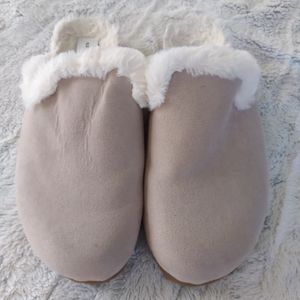 New without tag old navy slippers size 23